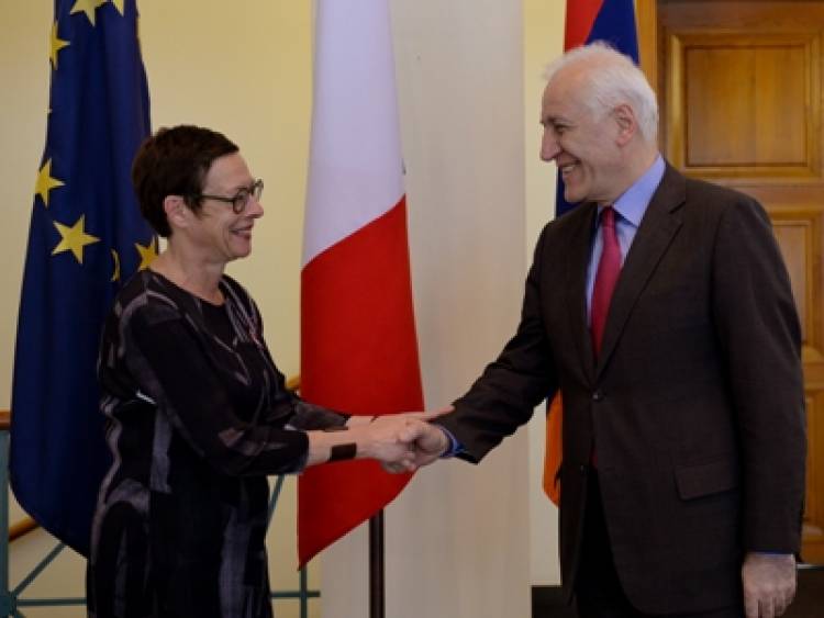 «Այս տոնը շատ կարևոր է». Վահագն Խաչատուրյանն այցելել է Ֆրանսիայի դեսպանատուն՝ Ֆրանսիայի Ազգային տոնի առթիվ