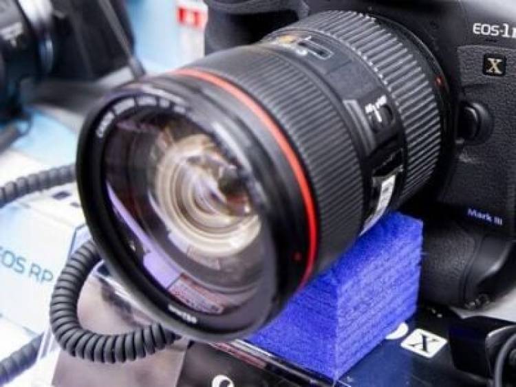 Canon-ը եւ Nikon-ը կդադարեցնեն հայելային տեսախցիկների արտադրությունը