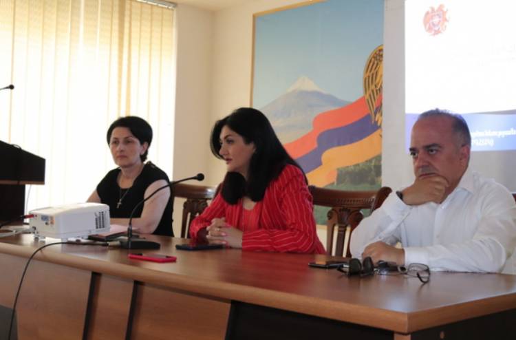 Բուժաշխատողները պարտադիր կհավաստագրվեն․ քննարկում Արարատի մարզպետարանում