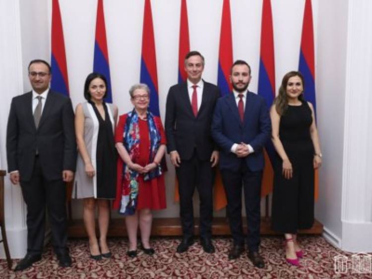 Իշխող մեծամասնությունը հանձնառու է զարգացնելու ժողովրդավարական ինստիտուտները Հայաստանում. Կոնջորյանը՝ Մքալիսթերին