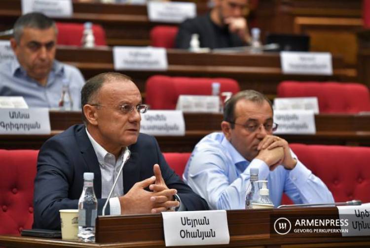 «Հայաստան» խմբակցությունում որոշել են` դաշինքի բոլոր անդամները հրաժարվեն մանդատներից. ստորագրահավաք է սկսվել. «Ժողովուրդ»