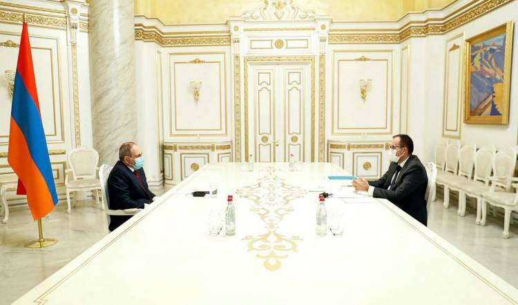 Դիմակներ կրելու մասին հակասական հայտարարություններ. Փաշինյանը խաբել է. «Ժողովուրդ»