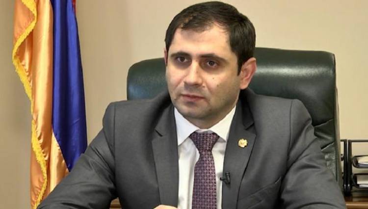 Պատմության ուսուցիչ Սուրեն Պապիկյանը պետք է օր առաջ հեռացվի պաշտոնից