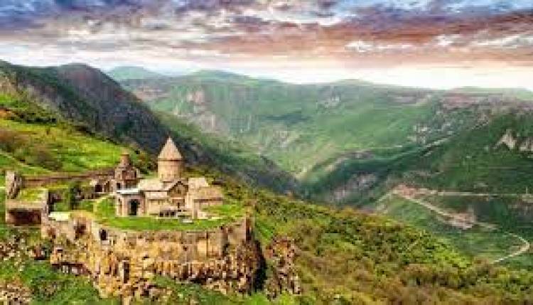 Հայաստանի տեսարժան վայրերը. ո՞ւր գնալ այս ամառ․ Տաթևի վանք (լուսանկարներ)