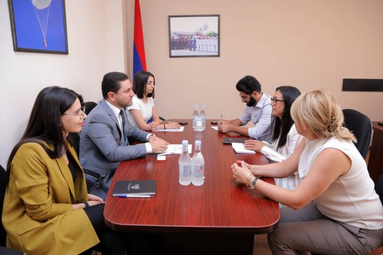 ԱԻՆ տեղակալը ԿԽՄԿ ներկայացուցիչների հետ քննարկել է արտակարգ իրավիճակներում սահմանամերձ դպրոցների պատրաստվածության մակարդակի բարձրացման հարցը