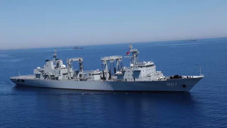 Китайский эсминец приблизился к зоне военных учений Тайваня