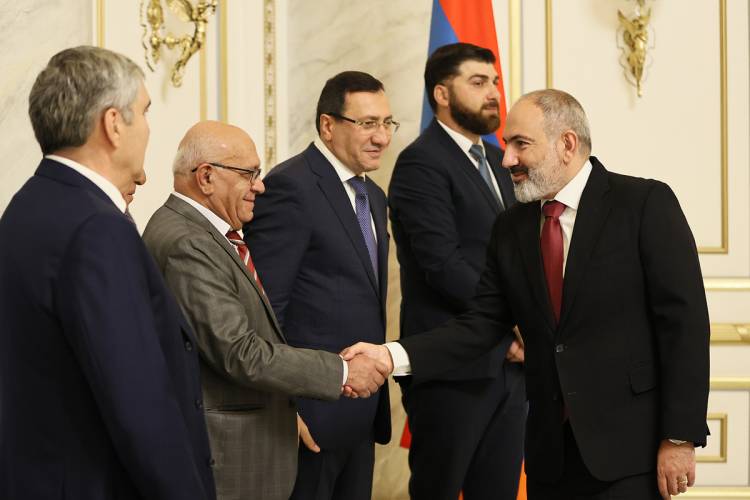Արամ Զավենիչ, Սանասարյան ու մնացյալը․ Բերձորն ու Աղավնոն հանձնողի ձեռք սեղմելու քաղաքական կատեգորիան