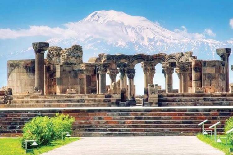 Հայաստանի տեսարժան վայրերը. ո՞ւր գնալ այս ամառ․ Զվարթնոցի տաճար (լուսանկարներ)