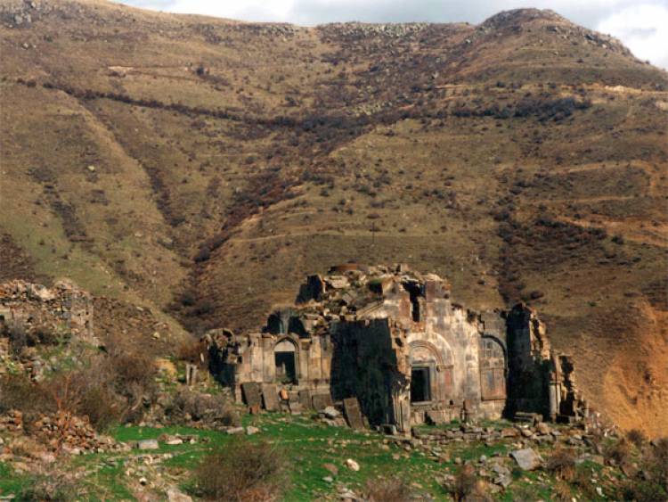 Հայաստանի տեսարժան վայրերը. ո՞ւր գնալ այս ամառ․ Աղջոց վանք (լուսանկարներ)