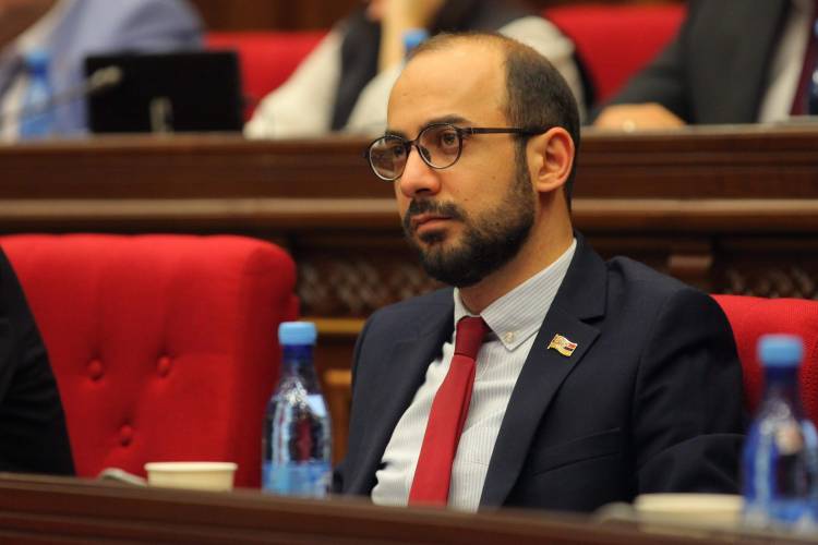 Արթուր Հովհաննիսյանը կամ՝ ոչինչ չանելու դիմաց քվե խնդրելու «նուրբ արվեստը»