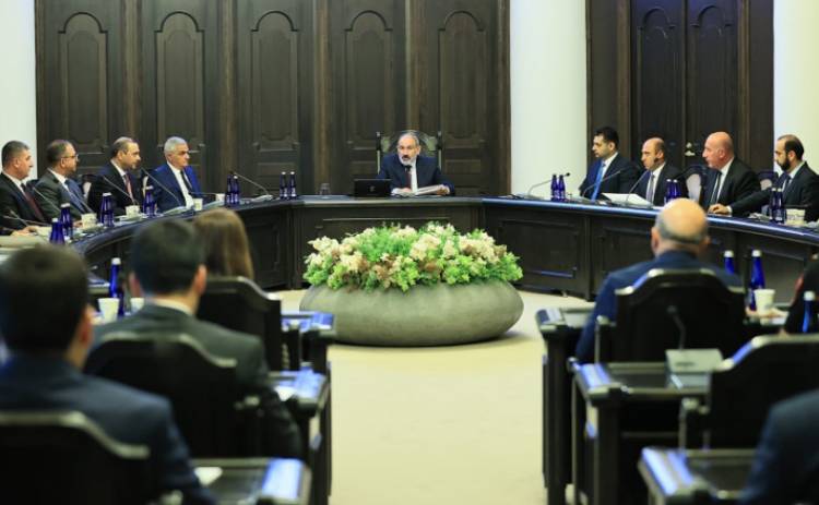 «Այս կառավարության ցանկացած պատասխանատու անձ տնտեսական աճից խոսելիս պետք է գլուխը կախի». «Փաստ»