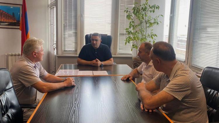 Երևանի մետրոպոլիտենի տնօրենի ժ/պ Բաբկեն Սեդրակյանն այսօր ոչ պաշտոնական հանդիպում է ունեցել Նովոսիբիրսկի մետրոպոլիտենի տնօրենի հետ