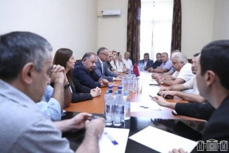 «Հայաստան» խմբակցությունը հանդիպել է Արցախի Հանրապետության ԱԺ պատվիրակության հետ