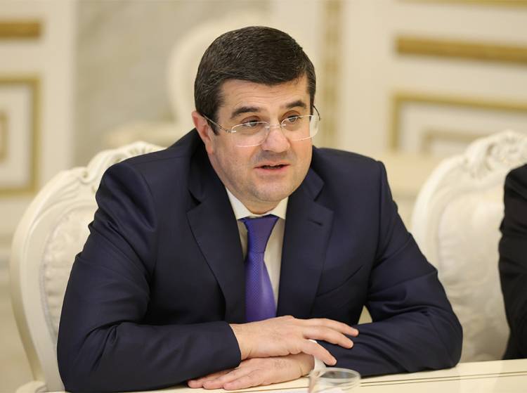 Ո՞ւմ համար է Արցախի նոր Սահմանադրության նախագծում ամրագրված կարեւոր նյուանսը. «ՀՐԱՊԱՐԱԿ»
