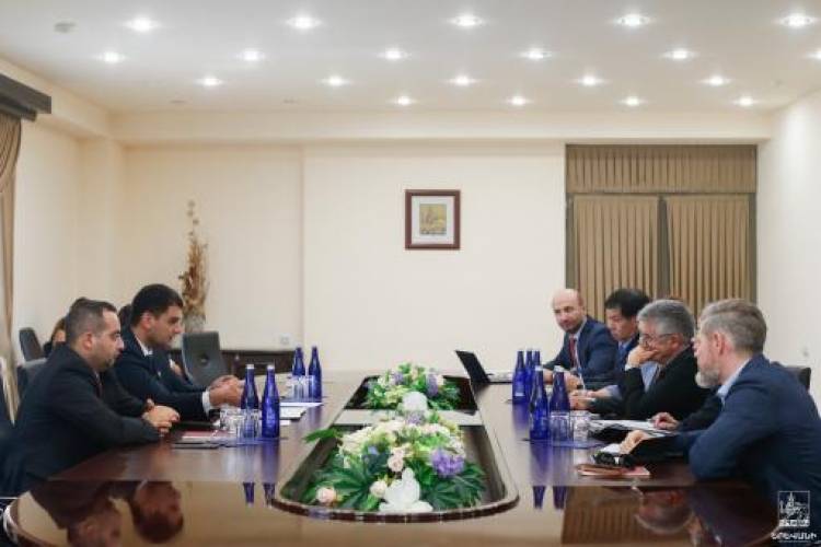 Քաղաքապետն ու ԱԶԲ հայաստանյան գրասենյակի տնօրենը քննարկել են Ջրվեժի ավտոբուսային հավաքակայանի հարցը