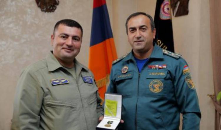 ԱԻ նախարարի հրամանով ՊՆ օդաչուները պարգևատրվել են