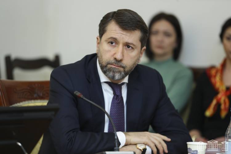 Կինը փաստաբանական ընկերությունը կաշխատեցնի, ինքը` ԲԴԽ-ն ու դատական համակարգը. «Հրապարակ»