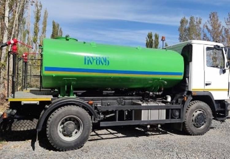 Երևանը համալրվել է 16 տոննա տարողությամբ 7 նոր բեռնատարով ու 2 ջրցան մեքենայով