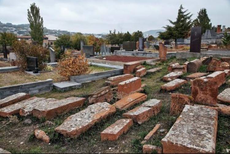 Գերեզմանատանն ապօրինի հուղարկավորություն անելու քրգործով մեղադրանք է առաջադրվել ՀՈԱԿ-ի աշխատակցին