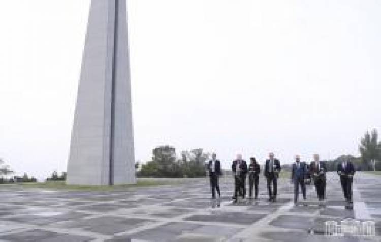 Այս ցեղասպանությունը մենք երբեք չպետք է մոռանանք. շվեյցարացի պատգամավորներն այցելել են Ծիծեռնակաբերդ