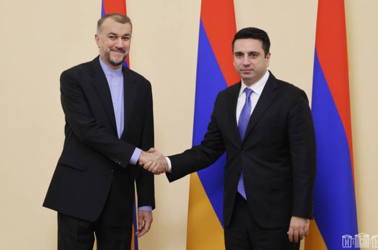 Իրանը կողմնակից է տարածաշրջանի կայուն զարգացմանը. ՀՀ ԱԺ նախագահը և ԻԻՀ ԱԳ նախարարը հանդիպել են