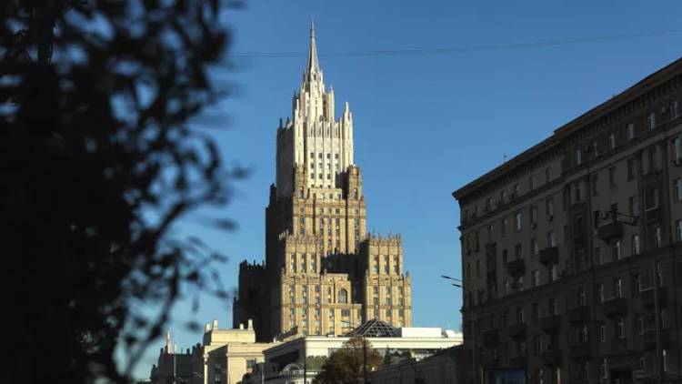 НАТО приближается к опасной черте столкновения с Россией, заявили в МИД