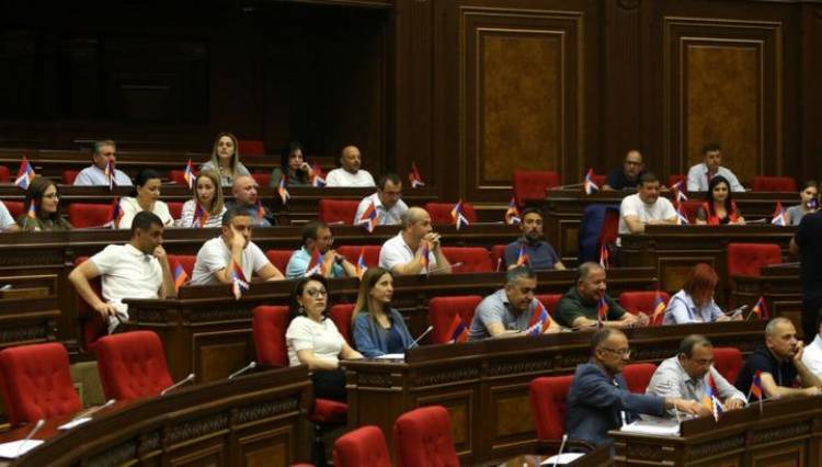 Ընդդիմությունը հուշիկ քայլերով վերադառնում է խորհրդարան․ «Հրապարակ»
