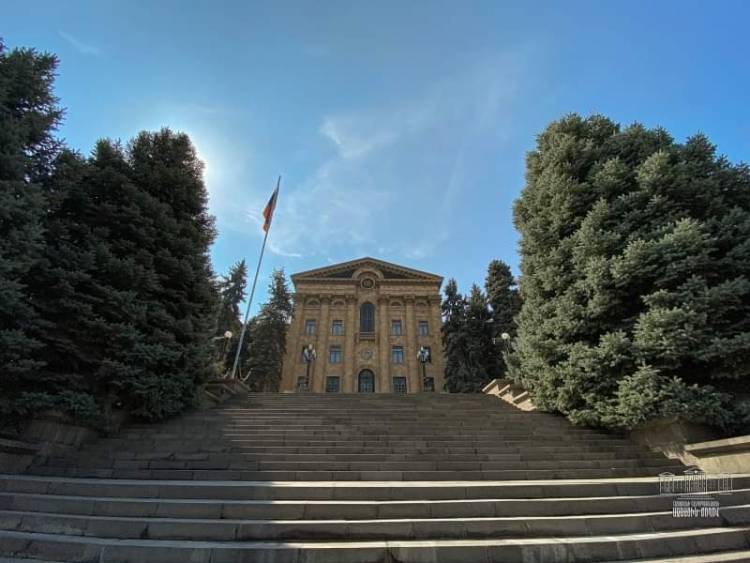 Որ պաշտոնյաները չեկան բյուջեի քննարկումներին. «Ժողովուրդ»