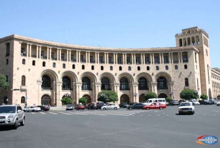Հանրապետության հրապարակի շենքերը դատարկ են եւ շուտով կդառնան վթարային. «Հրապարակ»