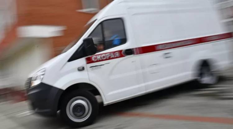 В Южноуральске мужчина оставил ребенка в банке