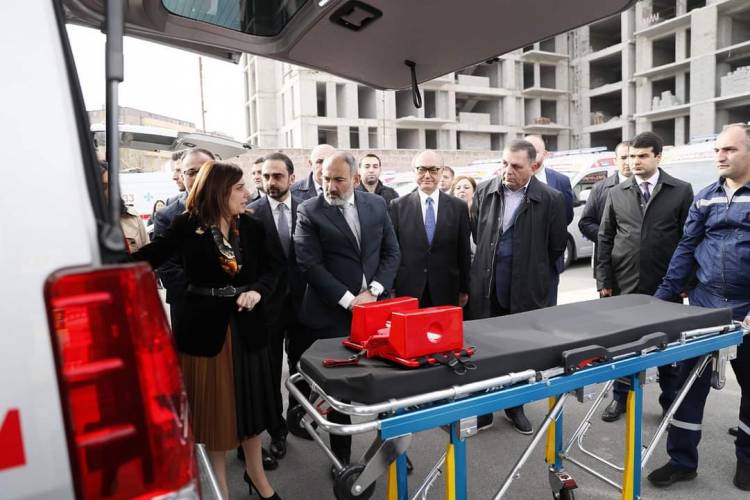 Կարևոր գործերը կսպասեն, շտապօգնության մեքենաների ձեռբերումով են հրճվում․ «Ժողովուրդ»