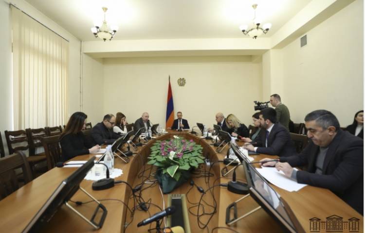 Սառույցը հալվո՞ւմ է. «Հրապարակ»