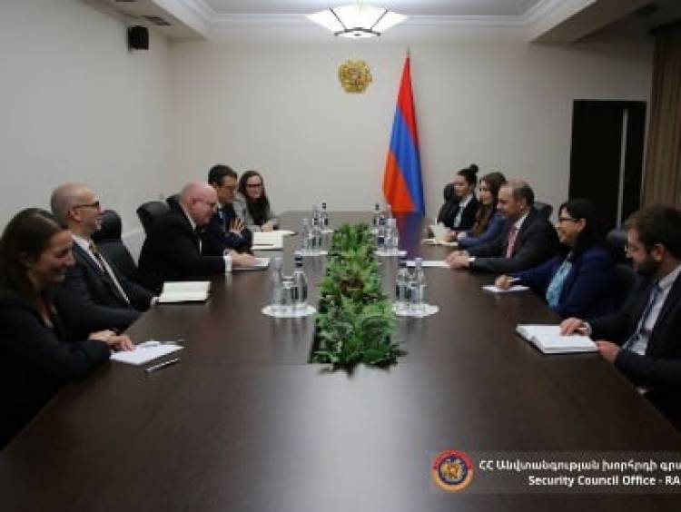 Ինչ են քննարկել ԱԽ քարտուղար Արմեն Գրիգորյանը և Ֆիլիպ Ռիքերը