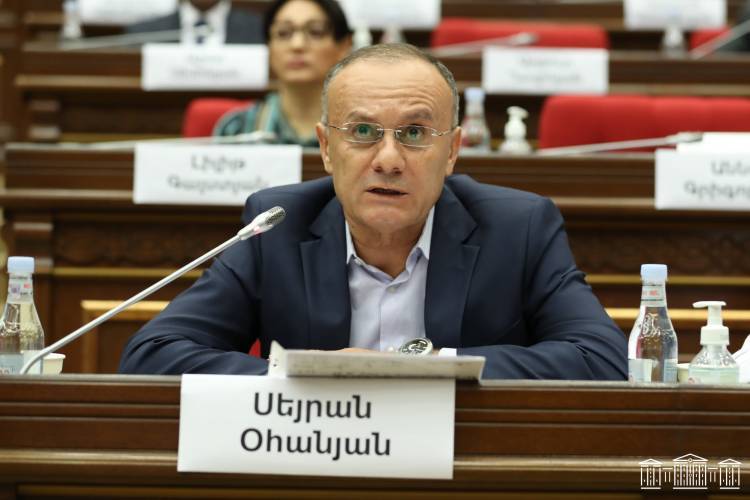 Իշխանությունն ընդդիմադիրների վախն է բռնո՞ւմ․ «Հրապարակ»