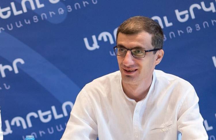 Ինչու «Ապրելու երկիր»-ն ակտիվ չէ ցույցերին. մասնակցում են ծպտյալ. «Ժողովուրդ»