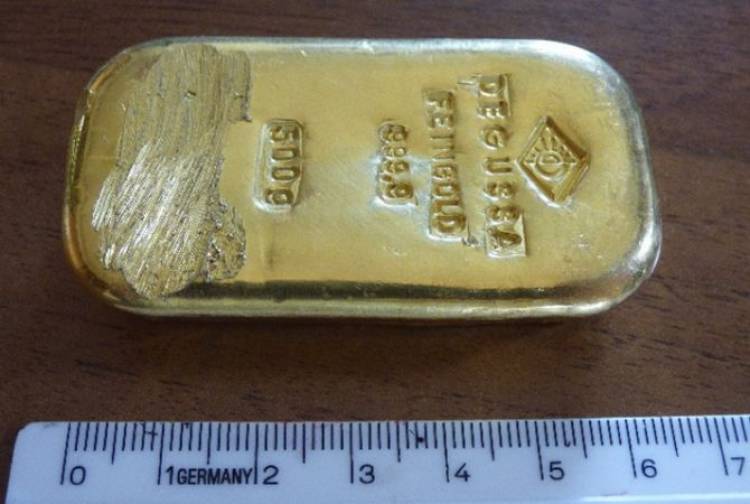 Օրբելի փողոցում՝ չբնակեցված տան հավաքած աղբից, մաքրուհիները 12.5 կգ ոսկի են գտնել