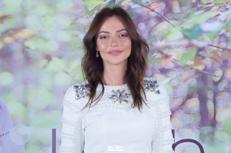 «Սուրբծննդյան տրամադրություն»․ Լուսինե Թովմասյանի և դստեր ջերմ լուսանկարը