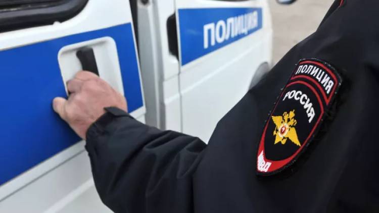 В Петербурге задержали водителя автомобиля, на крыше которого нашли тело