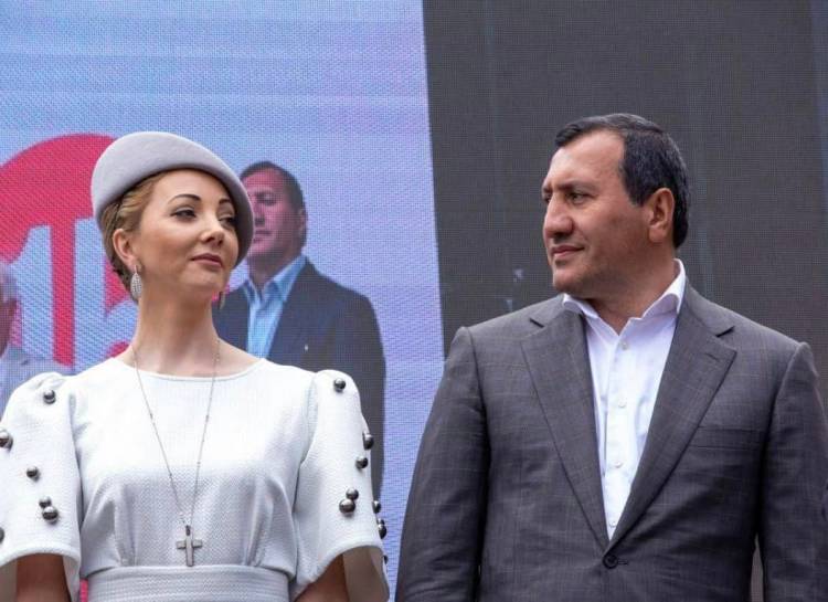 Որ երկրում են Արզաքանցյանն ու կինը տոնել Ամանորը (լուսանկար)