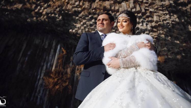Սուրեն Պապիկյանի կինը ցույց է տվել դստերը (լուսանկար) 