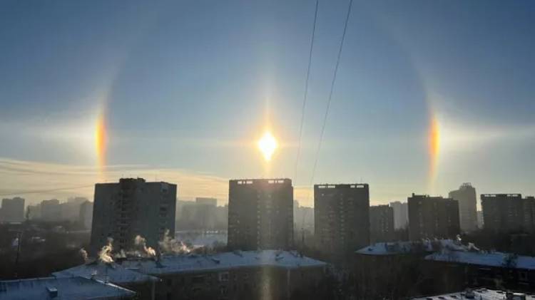 Жители Москвы увидели солнечное гало