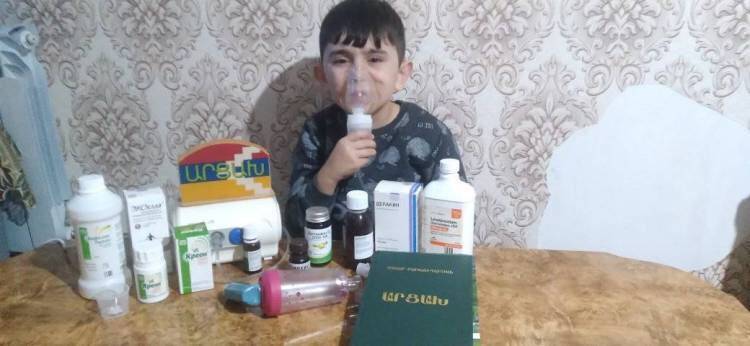 Ձմեռ պապիկից կյանք խնդրած 9-ամյա Կարոյի դեղերը սպառման եզրին են․ շրջափակված Արցախում կյանքի կռիվ է