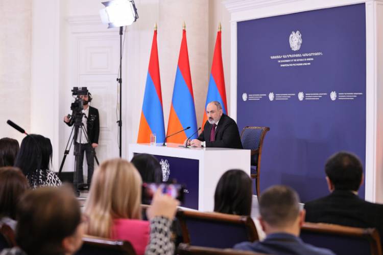 Ծեծված բառակույտ, նախադասությունակույտ՝ առանց ասելիքի. «Փաստ»