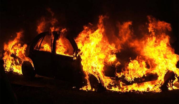 Աբովյանում «Nissan Teana» է այրվել (լուսանկարներ)