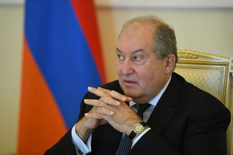 Արմեն Սարգսյանի երկքաղաքացիության արգելքի առիթով հարուցված քրեական գործը դոփում է տեղում. «Ժողովուրդ»