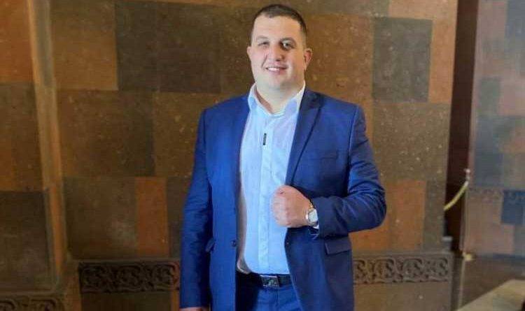 ՔՊ-ի «սրտի օլիգարխ» Նարեկ Նալբանդյանը խորհրդարանում հանդիպել է Վաղարշակ Հակոբյանին. մանրամասներ. «Ժողովուրդ»