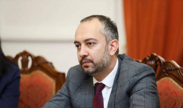 Էդուարդ Աղաջանյանը մեկուսացել է թիմակիցներից. «Ժողովուրդ»