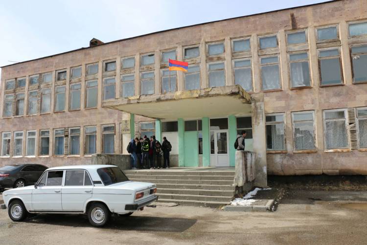Ուզել են փռշտոց առաջացնել, բալոնը պայթել է․ Հրազդանի թիվ 11 դպրոցի տնօրեն