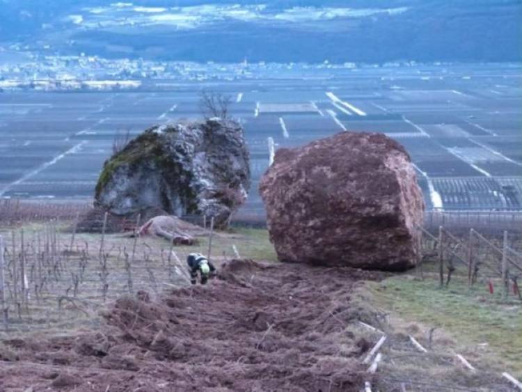 Սարից գլորված քարը քիչ է մնացել սպանի տան ներսում գտնվող կնոջը