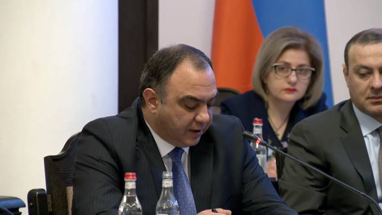 Վահե Ղազարյանը «շպառգալկայով էր» եկել նիստի՝ պաշտպանելու Փաշինյանի յուրայինին